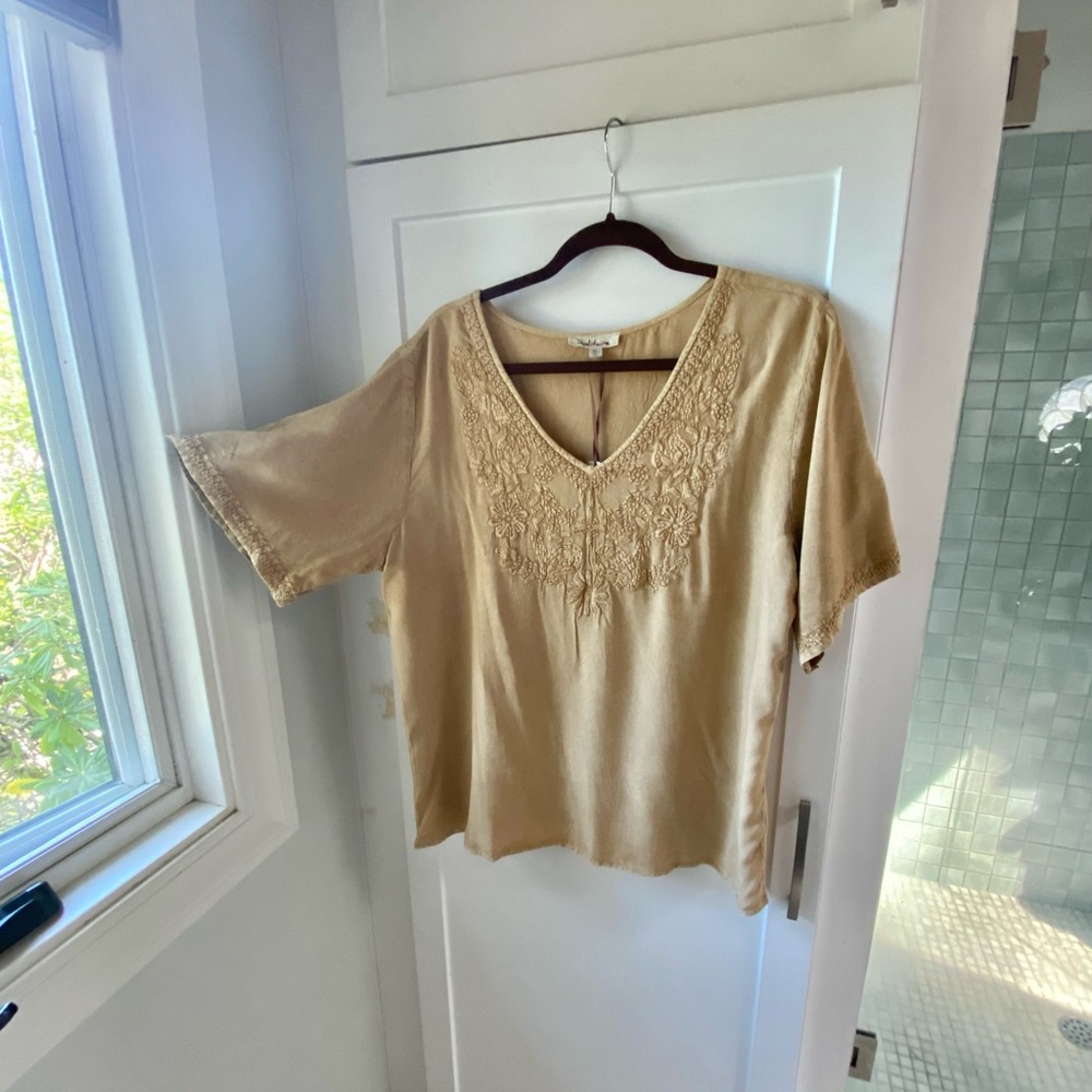 Solitaire embroidered shirt XL NWT